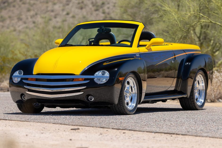 2004 Chevrolet SSR sold at auction for $39,000
