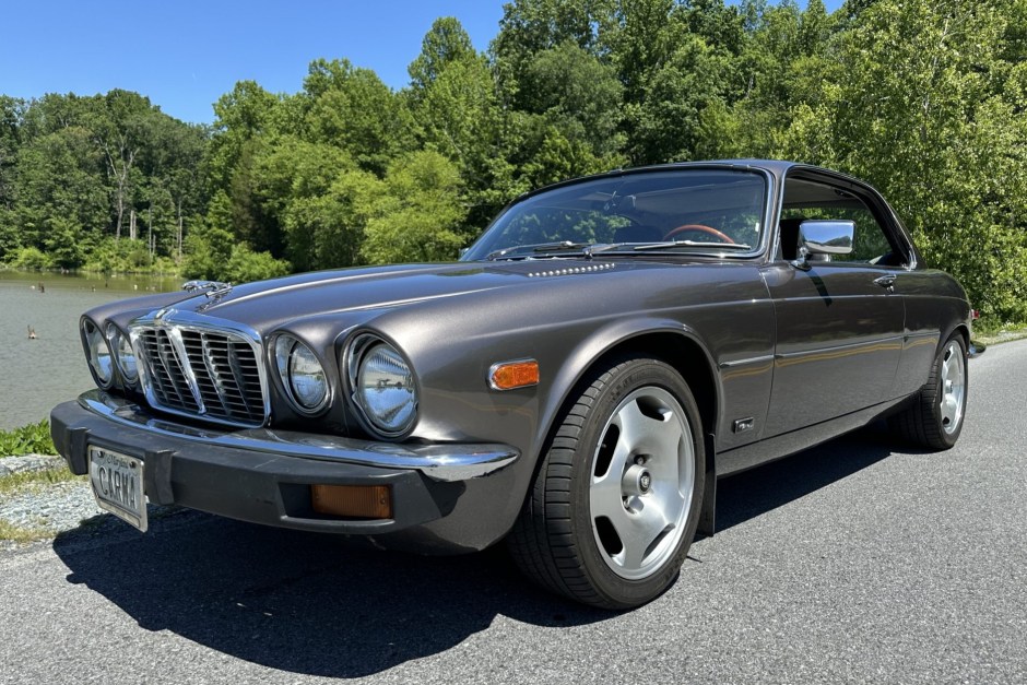 1977 Jaguar XJ sold at auction for $25,000