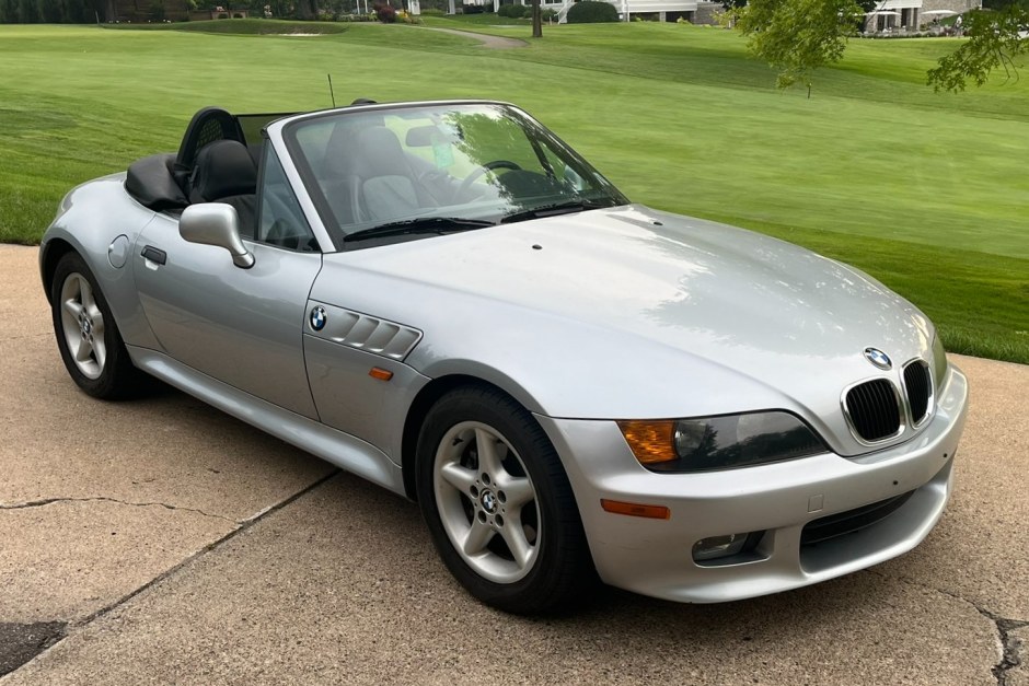 1998 BMW Z3 sold at auction for $8,000