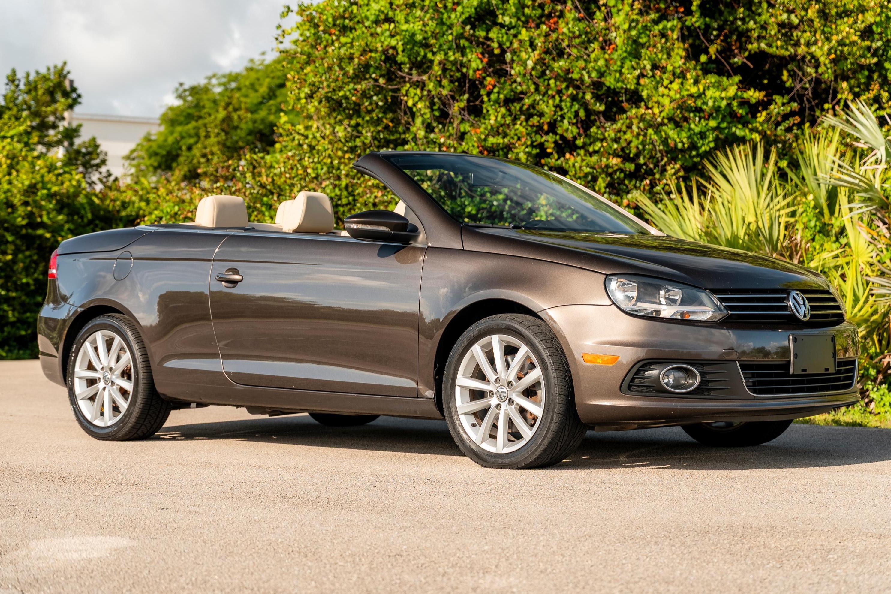 2013 Volkswagen Eos sold at auction for $5,400