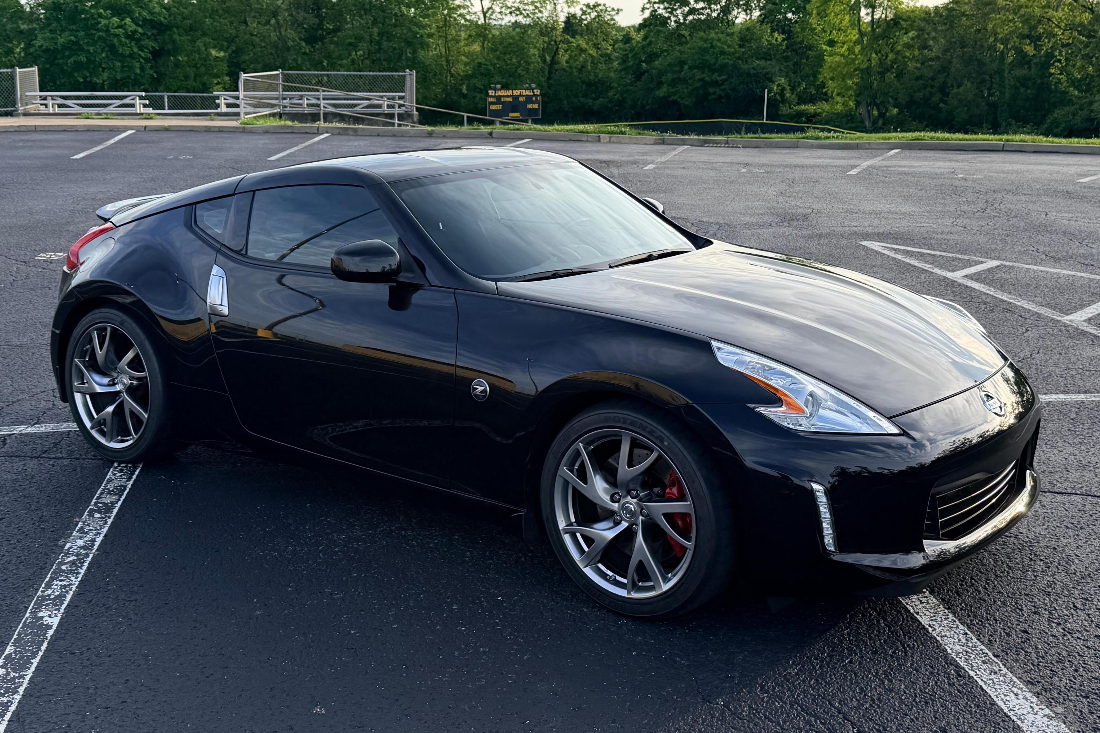 2015 Nissan 370Z sold at auction for $25,000