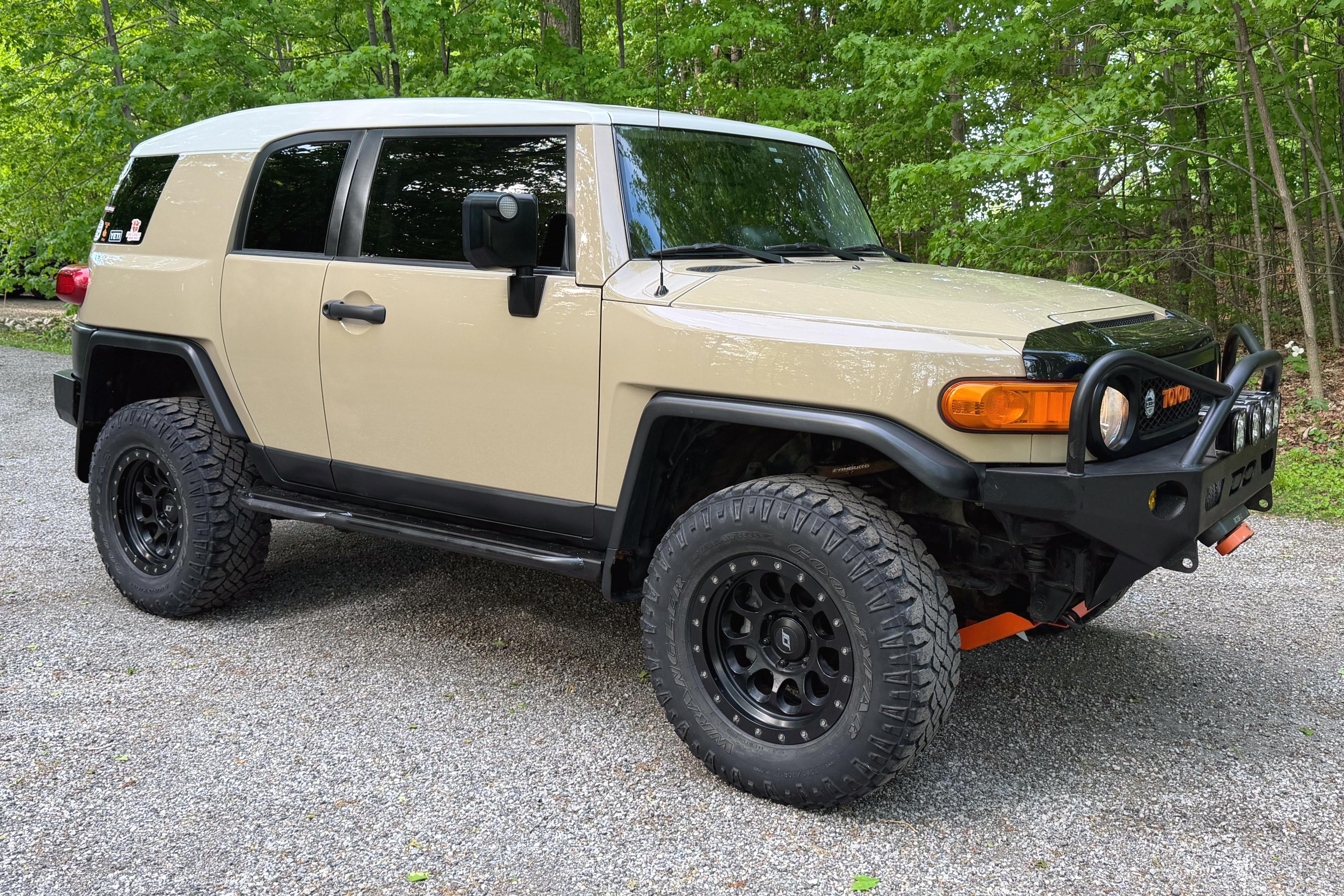 2014 Toyota FJ Cruiser sold at auction for $15,250