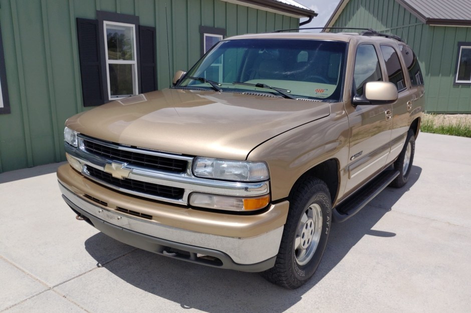 2001 Chevrolet Tahoe sold at auction for $7,100