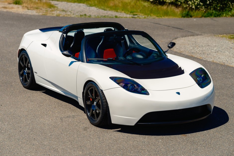 2010 Tesla Roadster sold at auction for $44,000