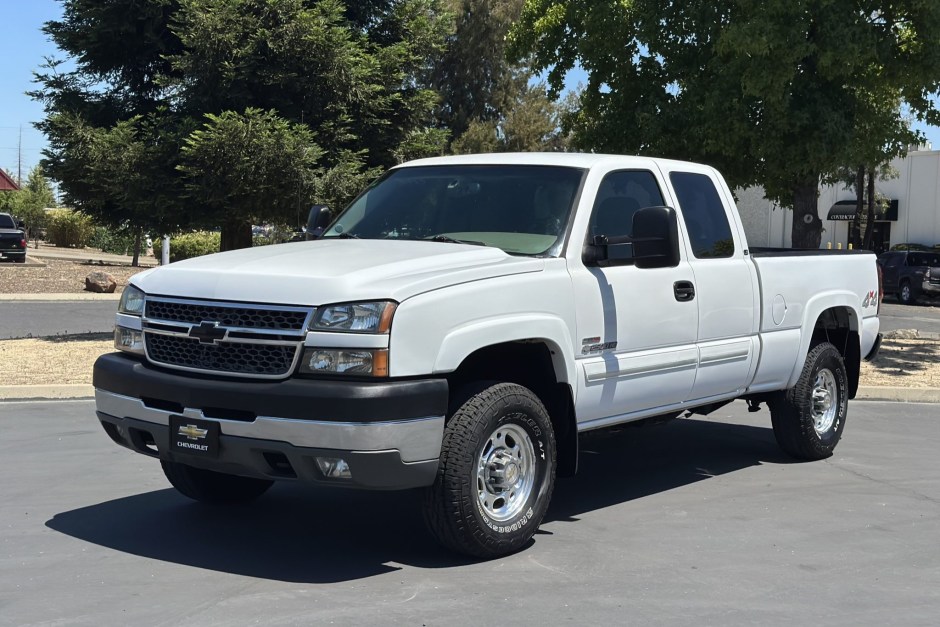 2005 Chevrolet Silverado sold at auction for $19,750