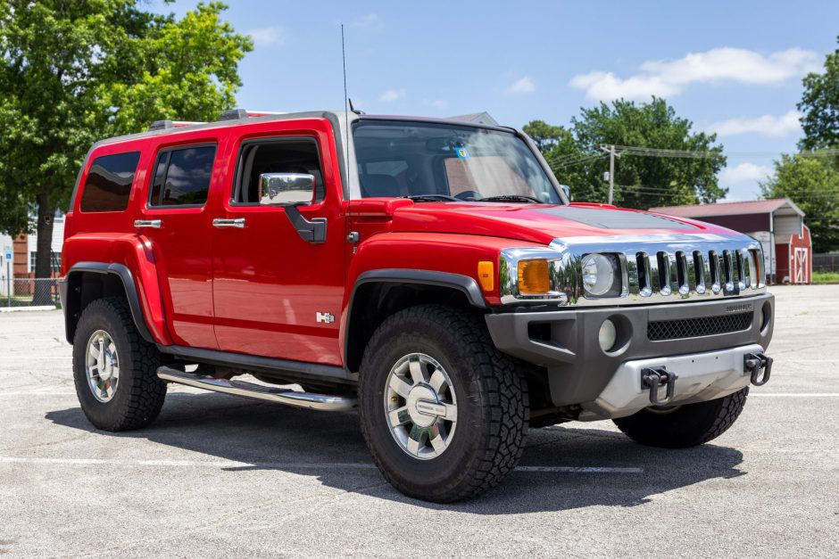 2009 Hummer H3 sold at auction for $8,500