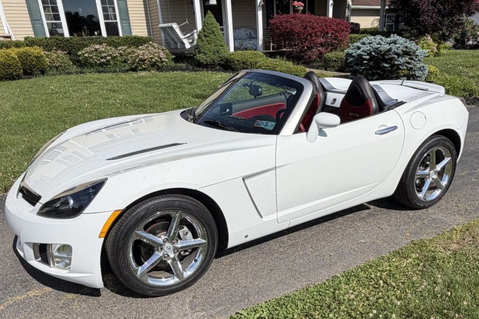2007 Saturn Sky sold at auction for $19,500