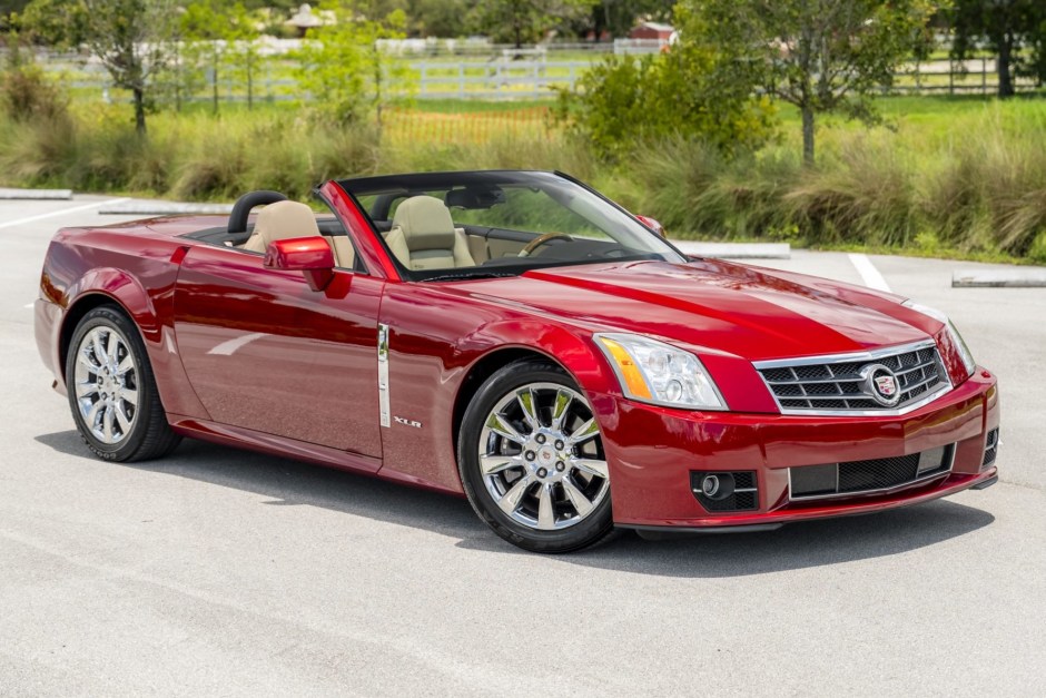 2009 Cadillac XLR sold at auction for $36,000