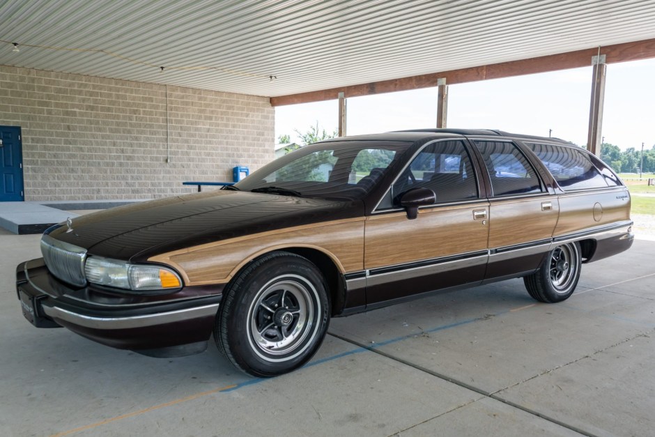 1993 Buick Roadmaster sold at auction for $17,100