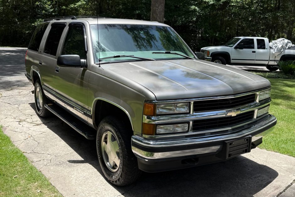 1999 Chevrolet Tahoe sold at auction for $10,800