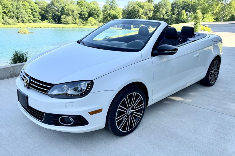 2013 Volkswagen Eos sold at auction for $20,250