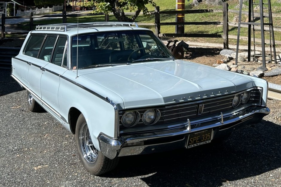 1966 Chrysler Town & Country sold at auction for $17,500