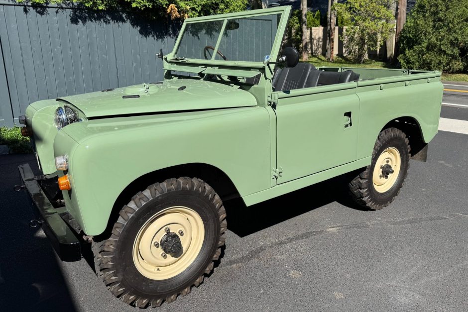 1962 Land Rover Series sold at auction for $15,225