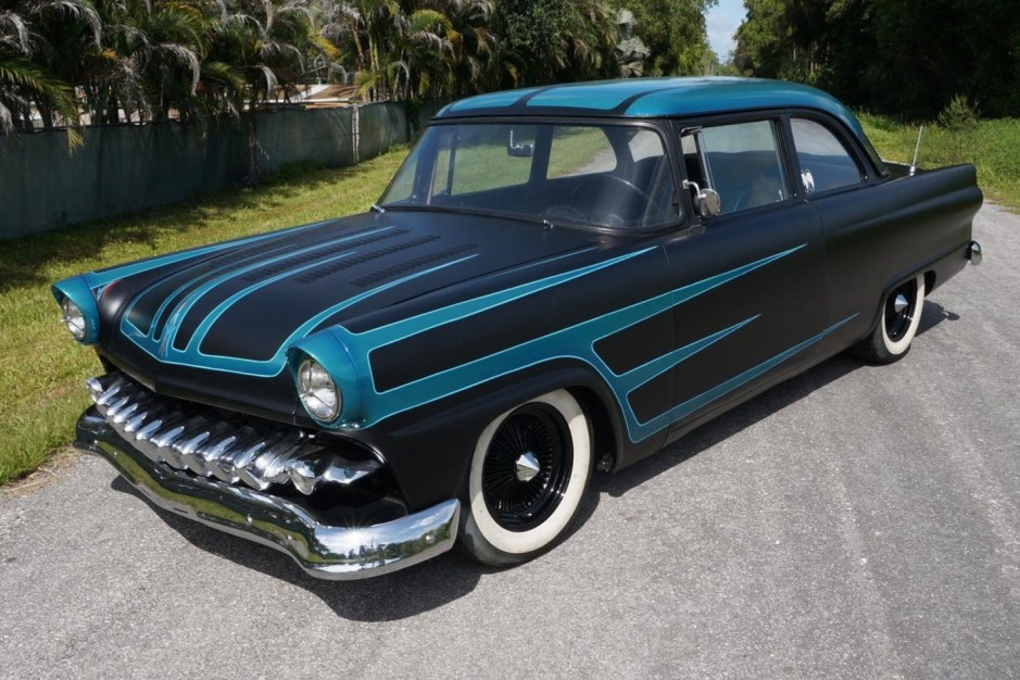 1955 Ford Customline sold at auction for $10,075
