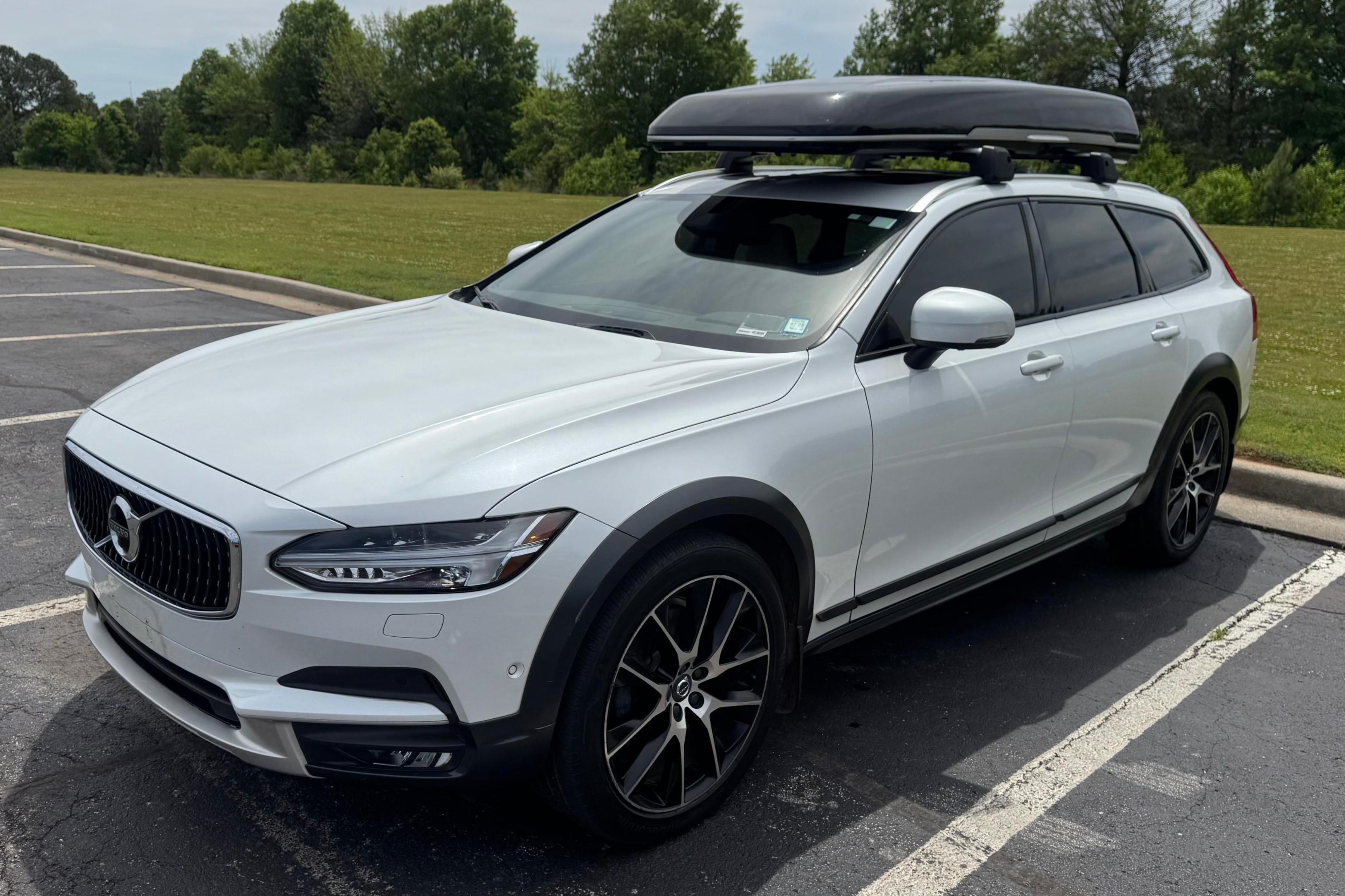 2017 Volvo V90 sold at auction for $17,819