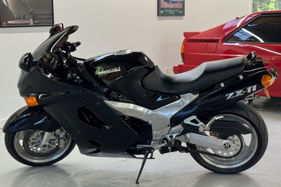 1994 Kawasaki Ninja sold at auction for $2,500