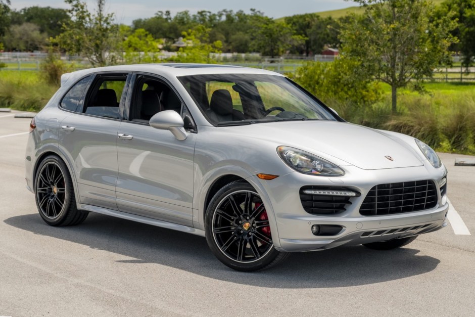 2013 Porsche Cayenne sold at auction for $24,500