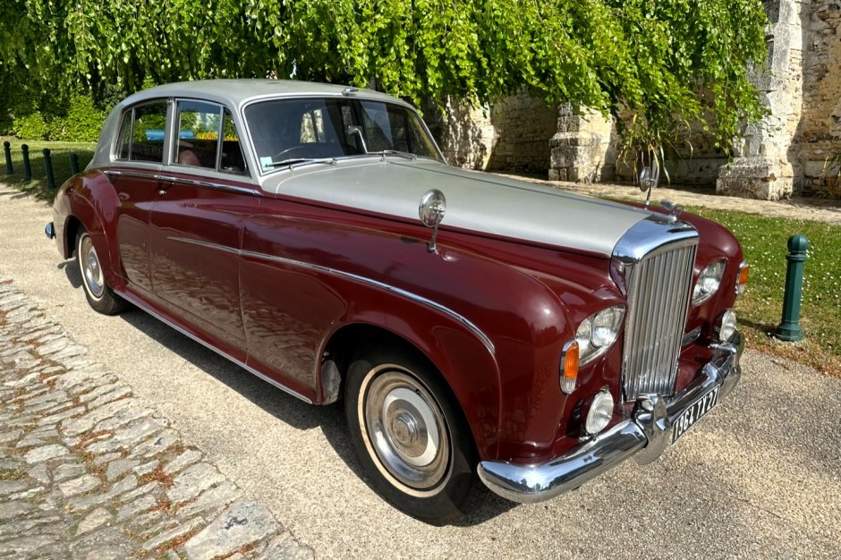 1964 Bentley S-Type sold at auction for $9,000