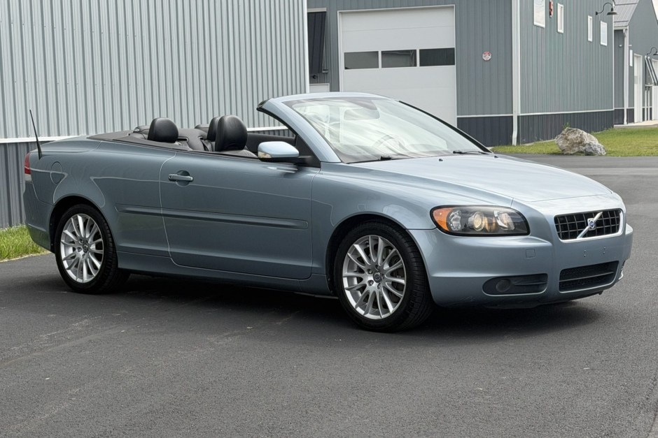 2007 Volvo C70 sold at auction for $13,000