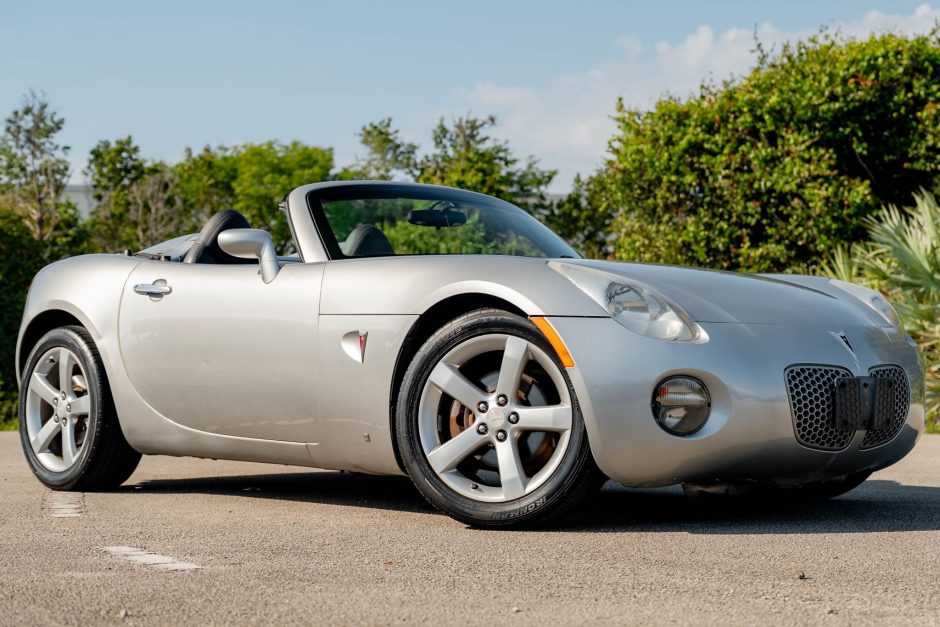 2007 Pontiac Solstice sold at auction for $4,200