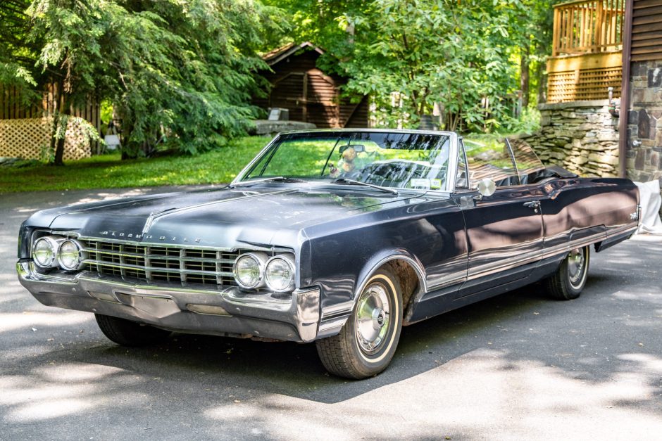 1965 Oldsmobile Ninety Eight sold at auction for $9,100
