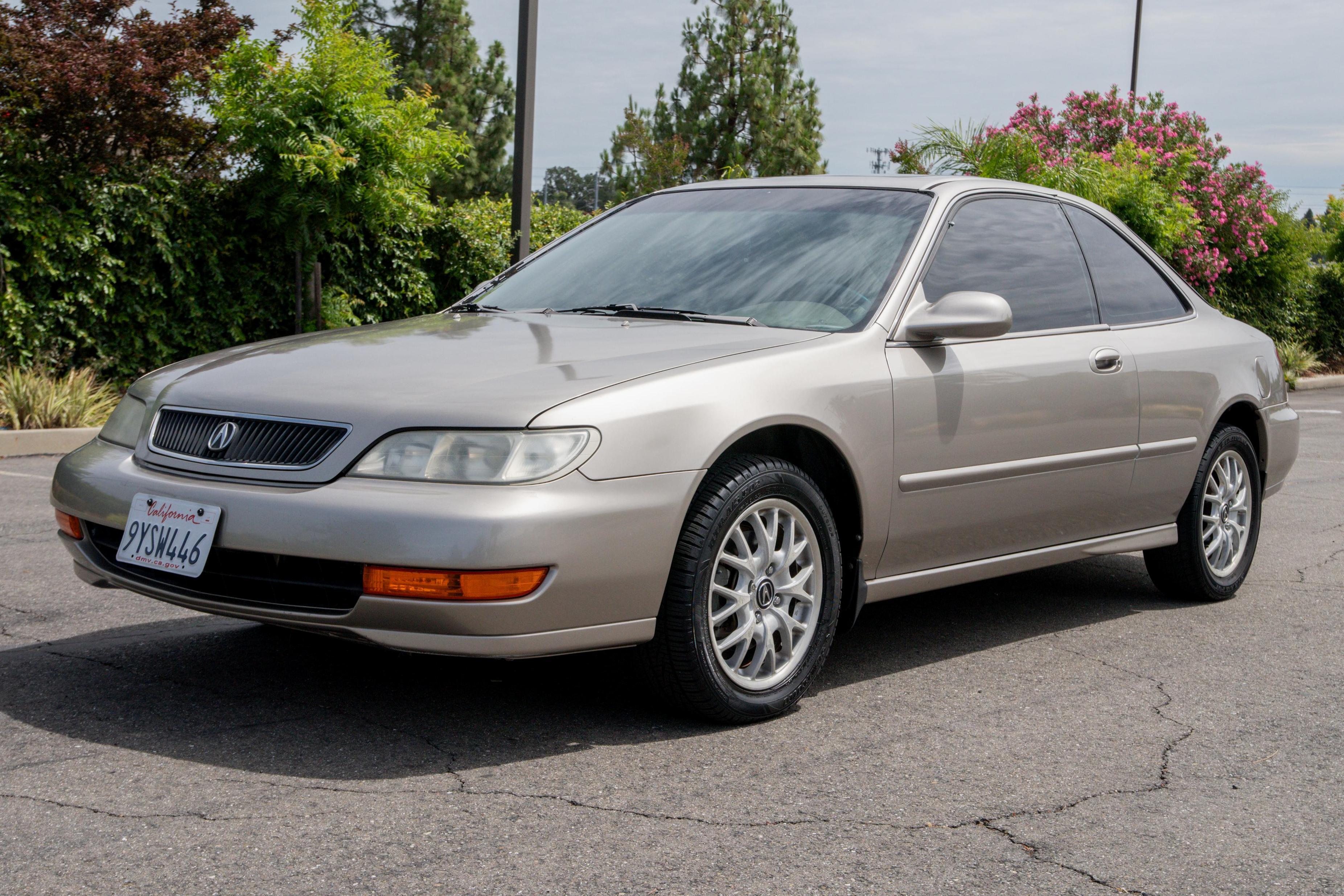 1999 Acura CL sold at auction for $3,800