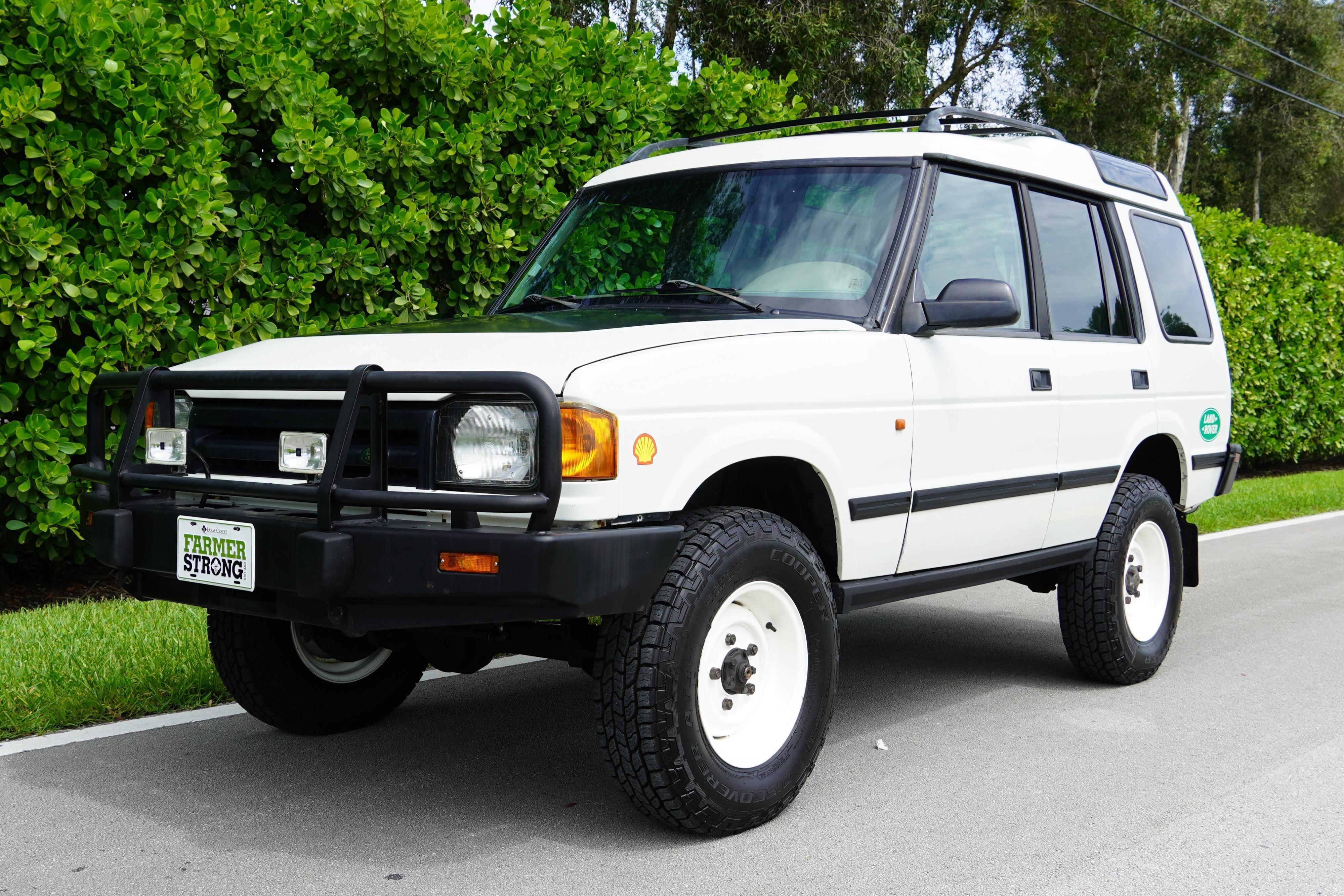 1998 Land Rover Discovery sold at auction for $10,250