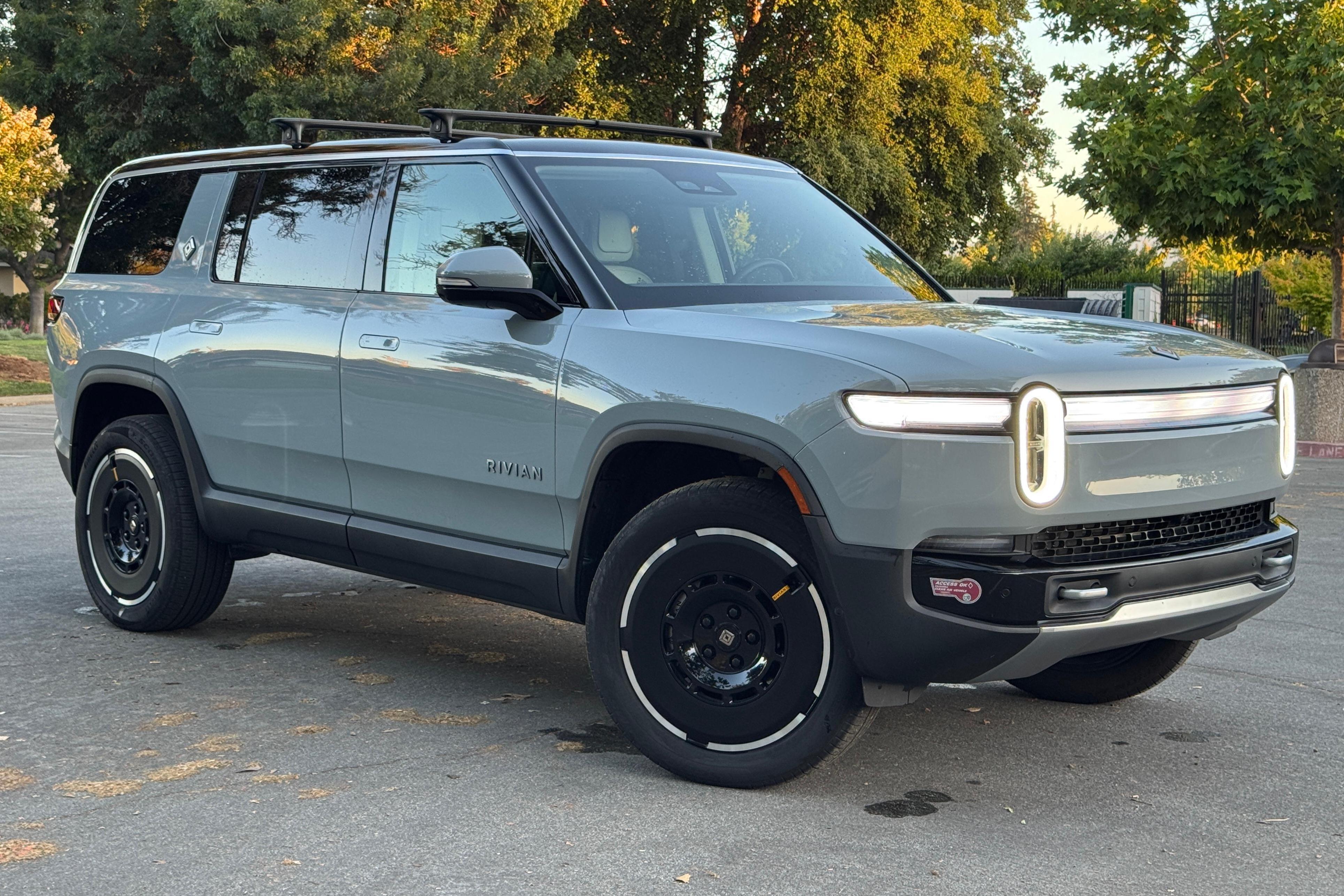 2025 Rivian R1S sold at auction for $80,500