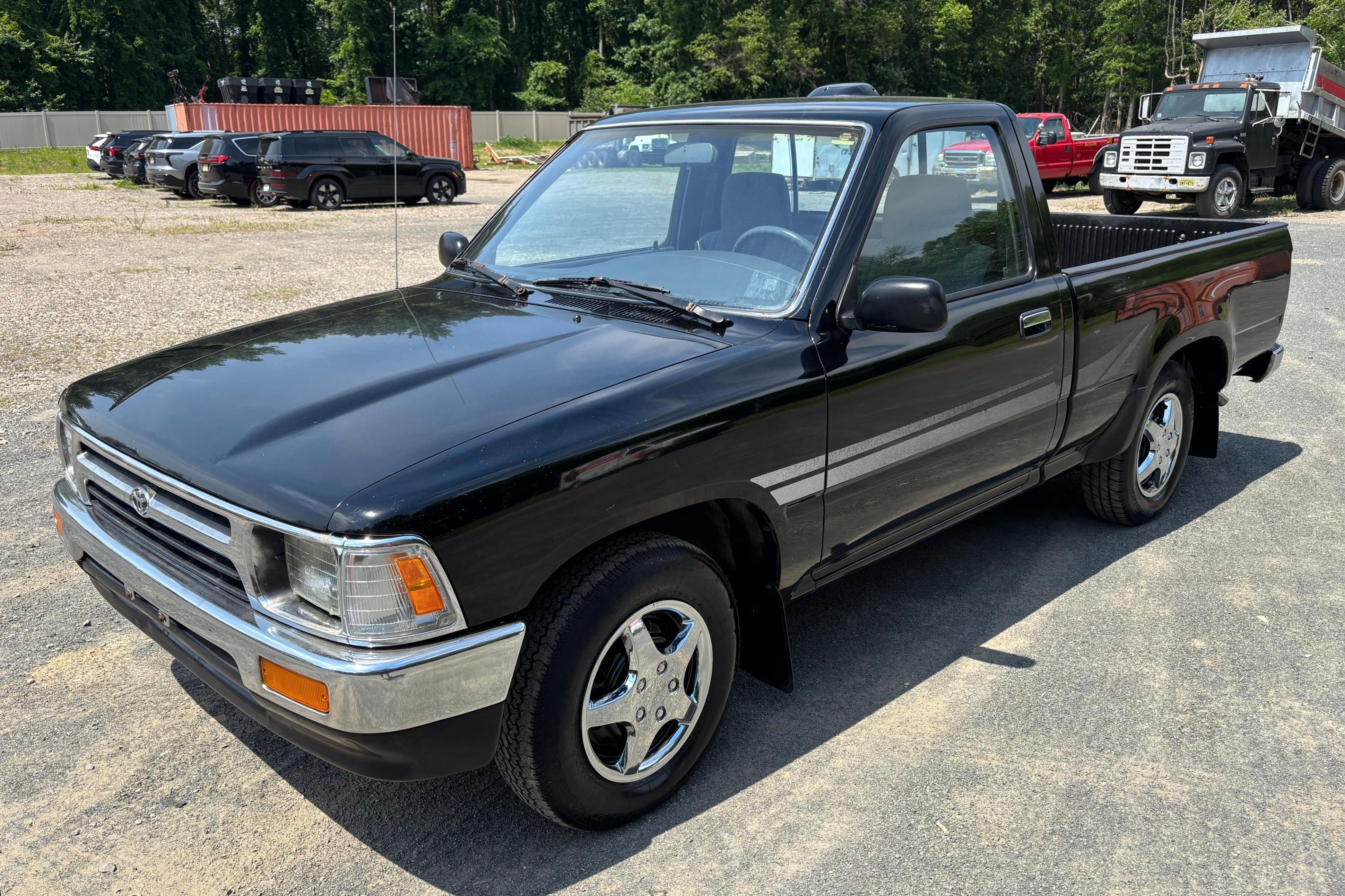 1995 Toyota Hilux sold at auction for $7,100