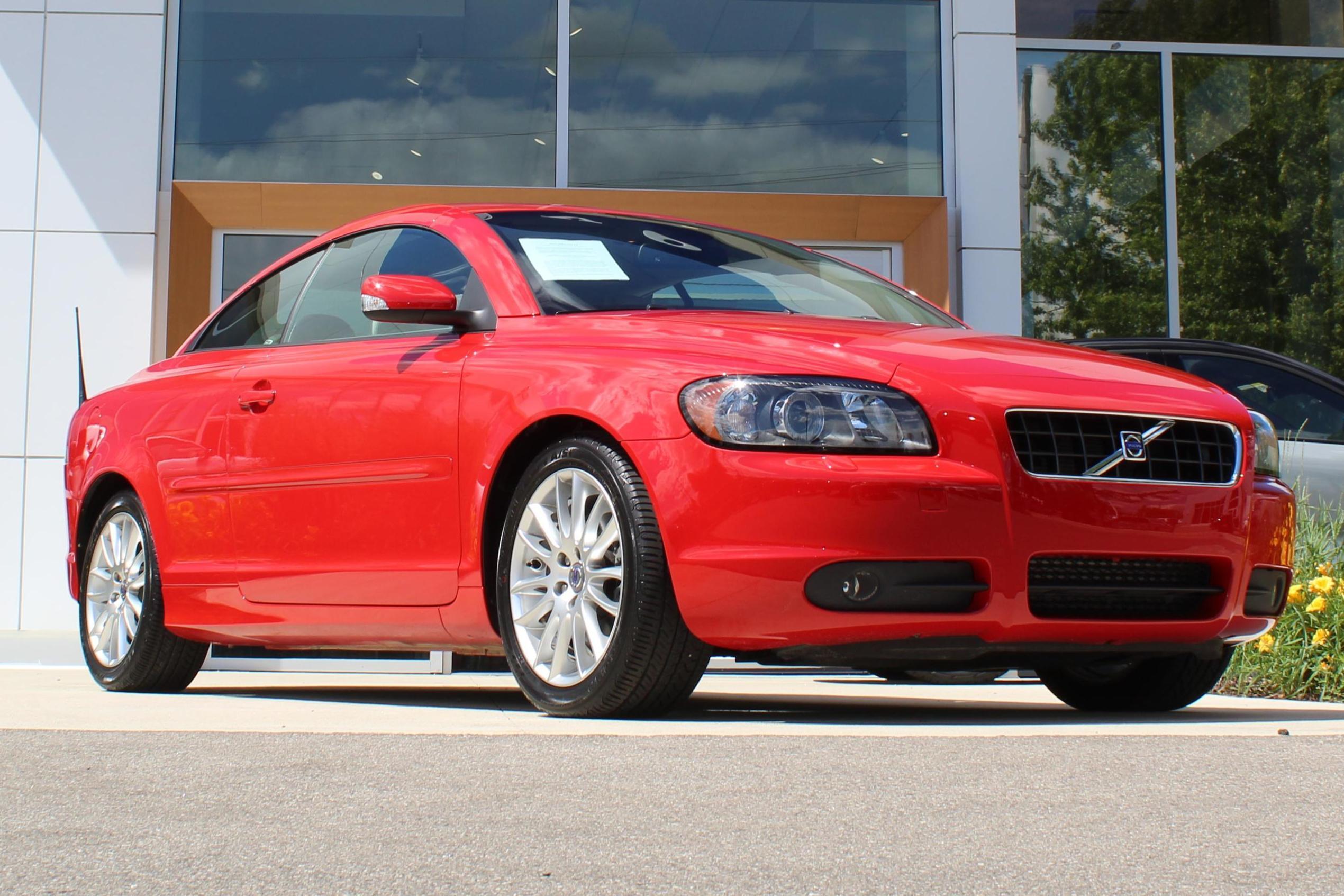 2007 Volvo C70 sold at auction for $14,000