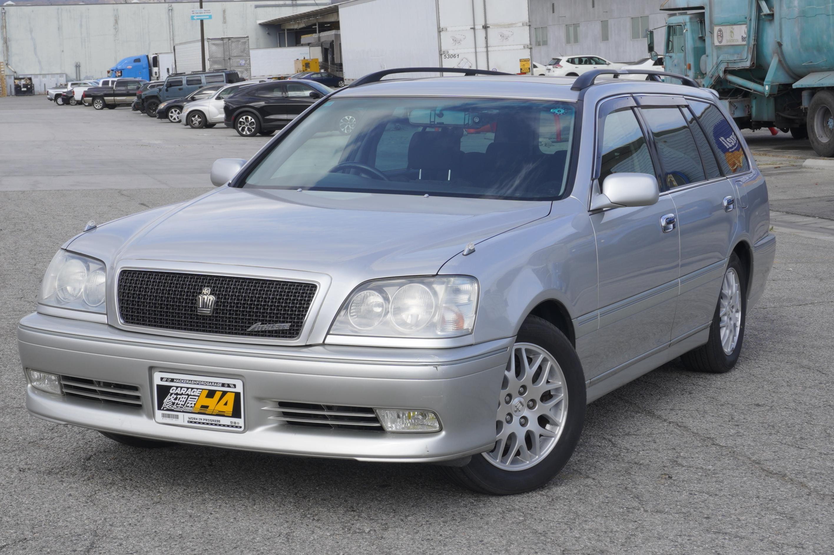 2000 Toyota Crown sold at auction for $18,069