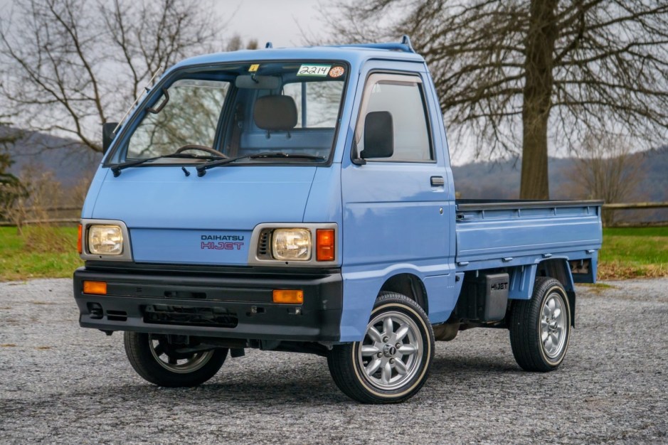 1992 Daihatsu Hijet sold at auction for $6,888