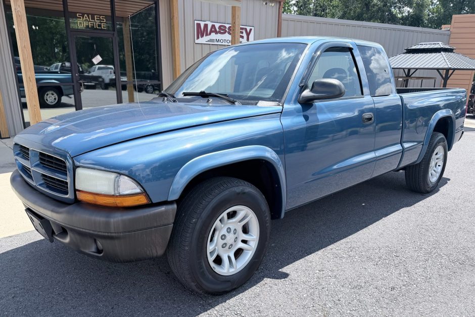 2003 Dodge Dakota sold at auction for $8,800