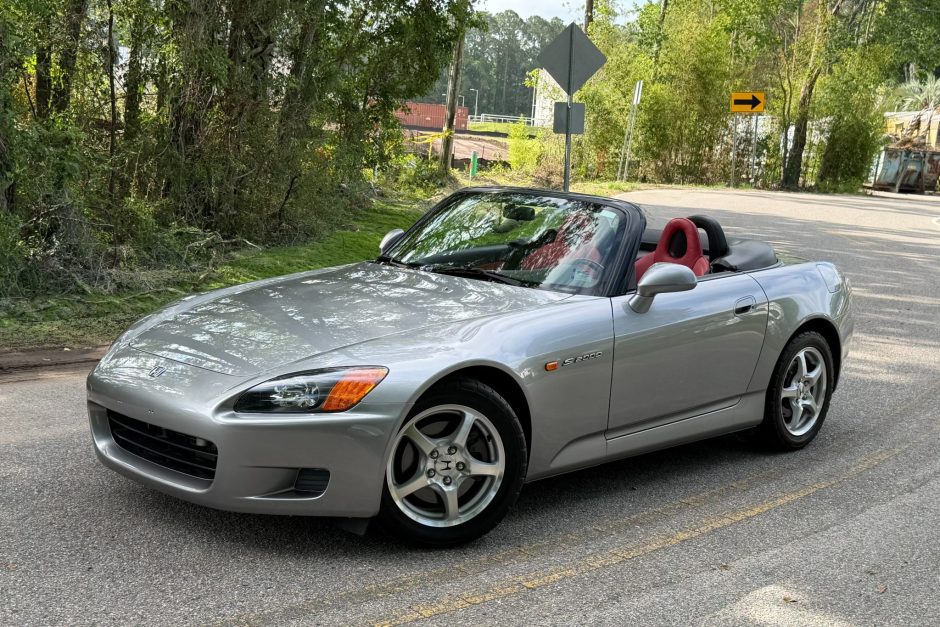 2001 Honda S2000 sold at auction for $44,000