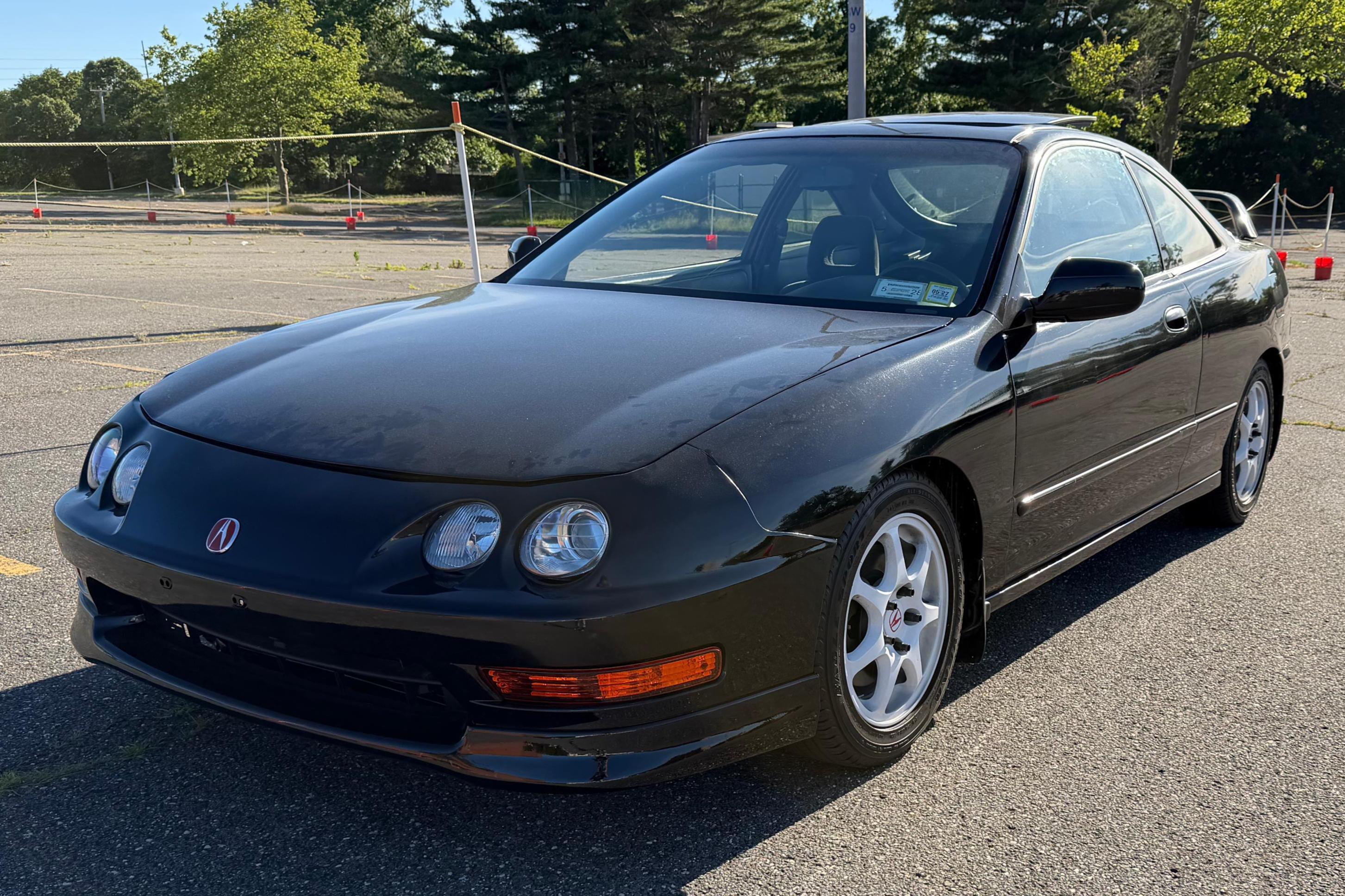 2000 Acura Integra sold at auction for $9,500