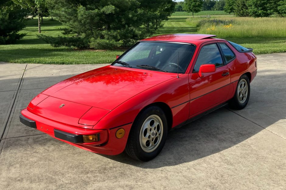 1987 Porsche 924 sold at auction for $7,424