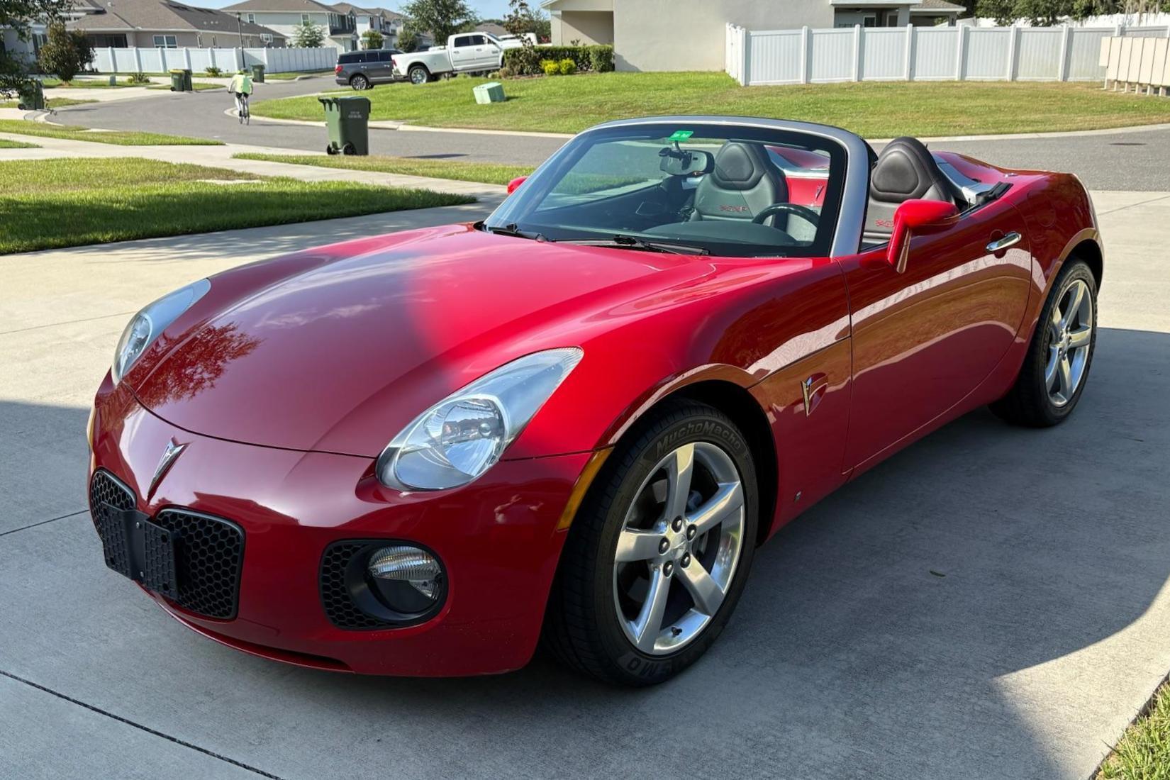 2008 Pontiac Solstice sold at auction for $15,000