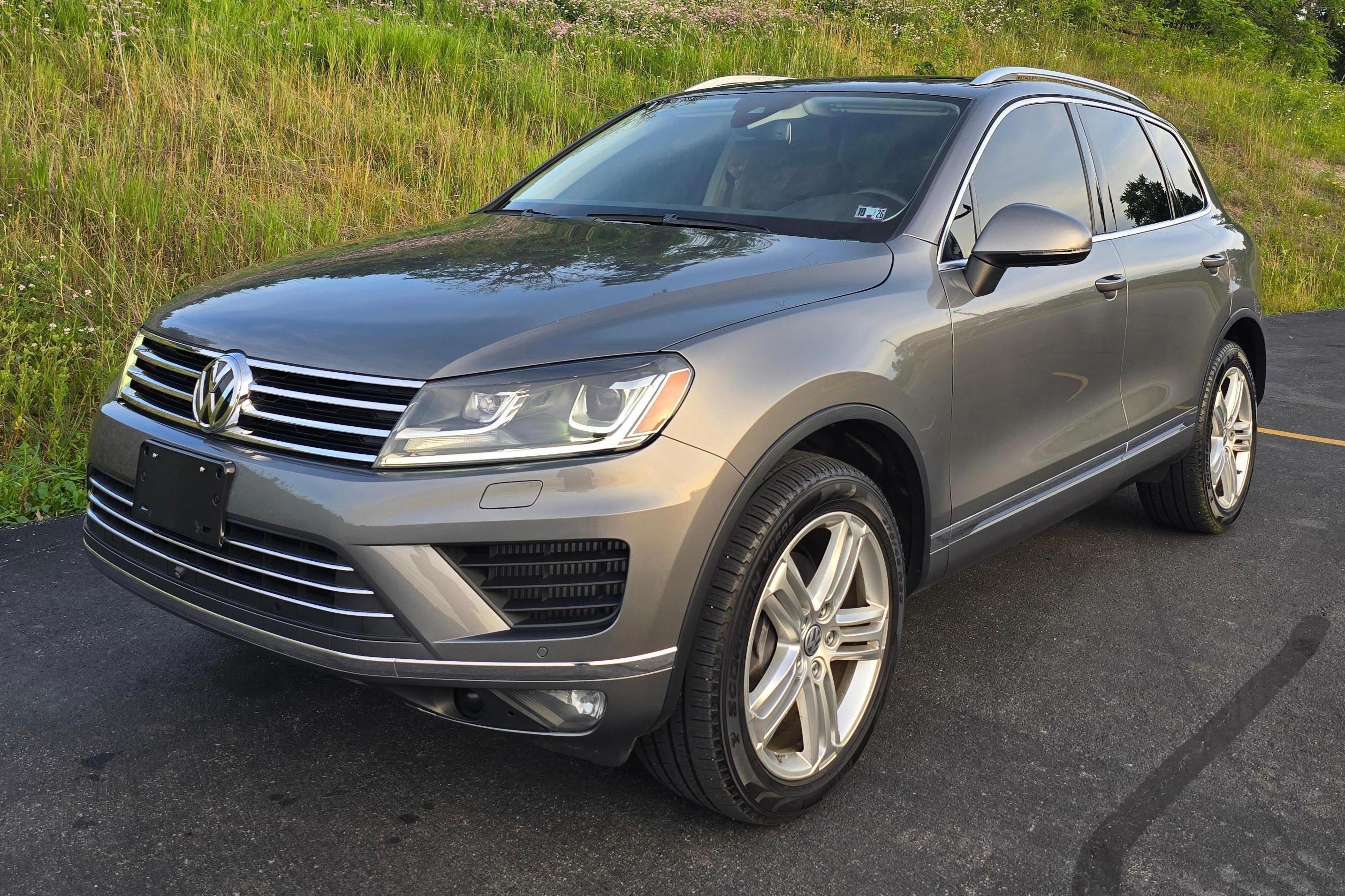2016 Volkswagen Touareg sold at auction for $19,500