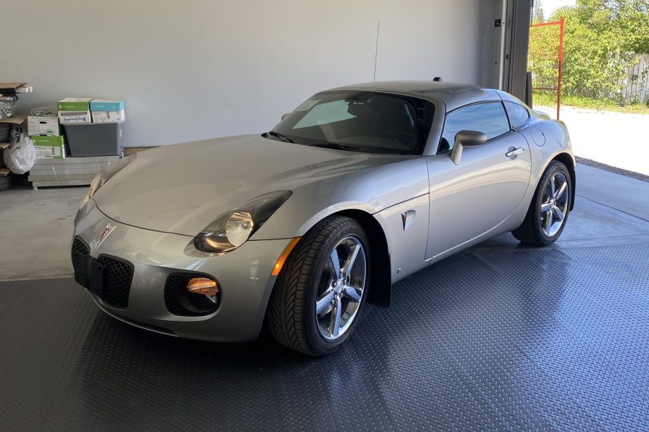 2009 Pontiac Solstice sold at auction for $16,250