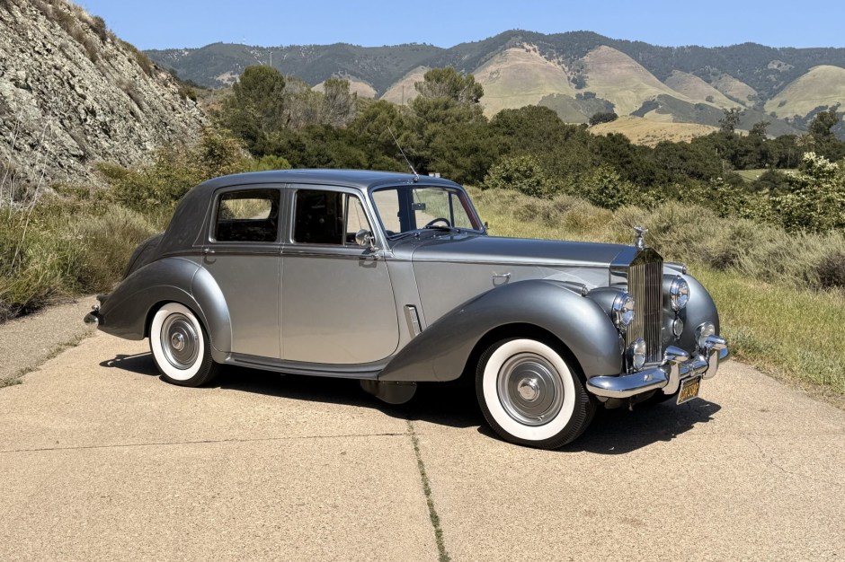 1953 Rolls-Royce Dawn sold at auction for $54,000