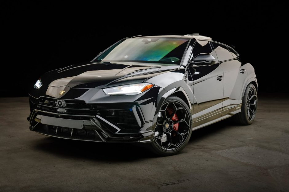 2023 Lamborghini Urus sold at auction for $270,000