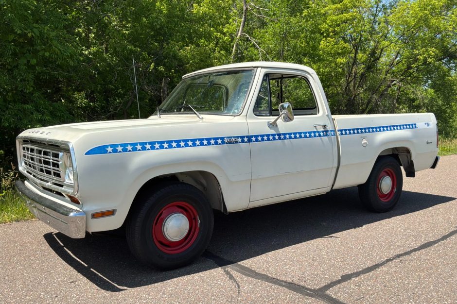 1975 Dodge D Series sold at auction for $8,509