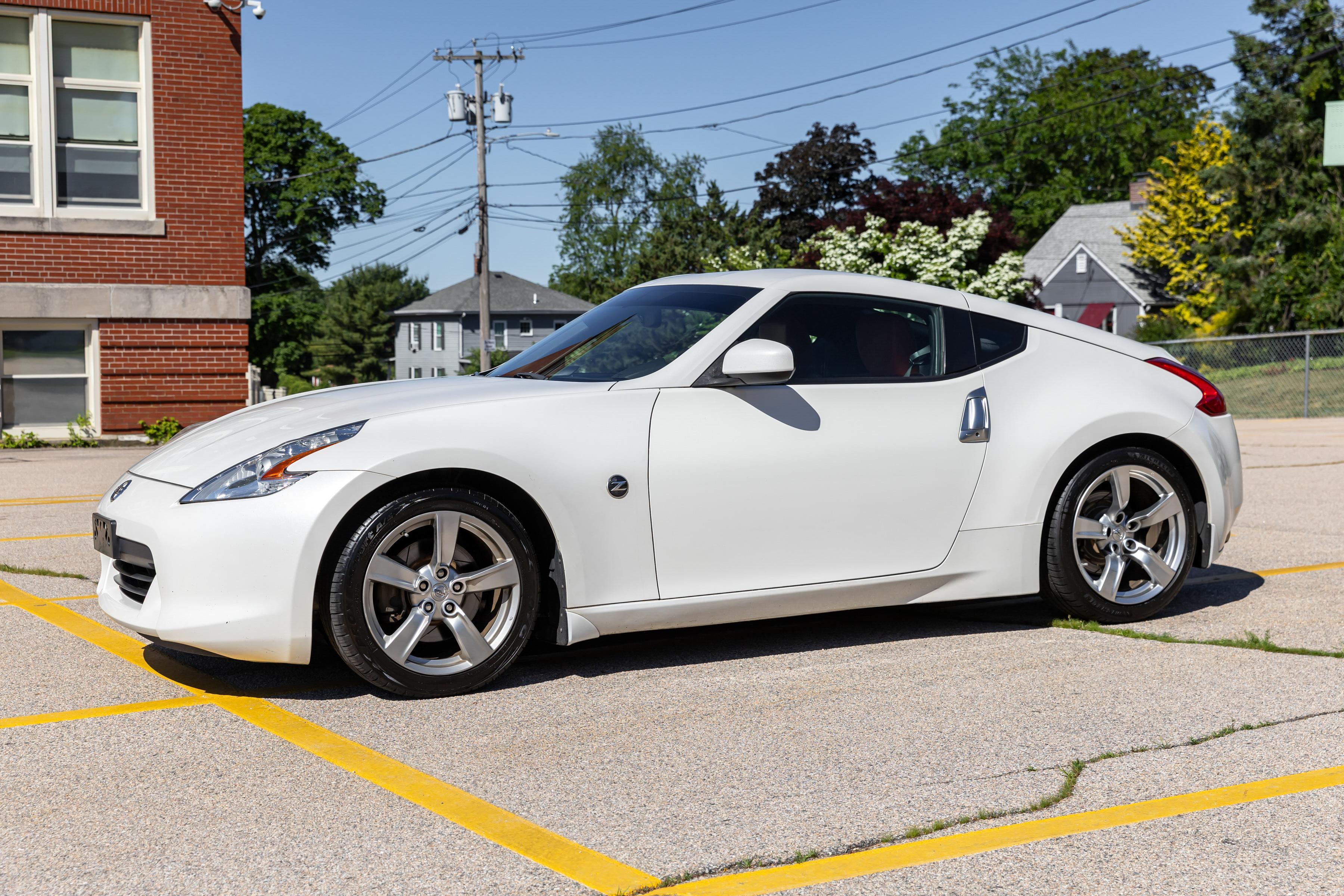 2009 Nissan 370Z sold at auction for $12,600