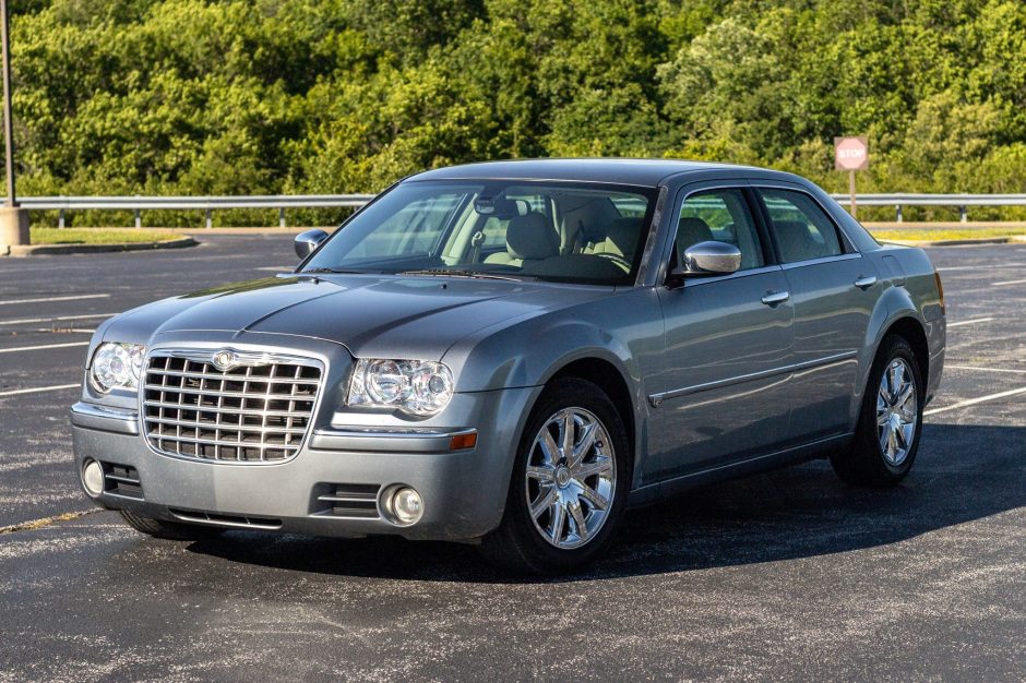2007 Chrysler 300 sold at auction for $8,500