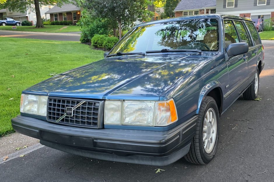 1993 Volvo 940 sold at auction for $10,000