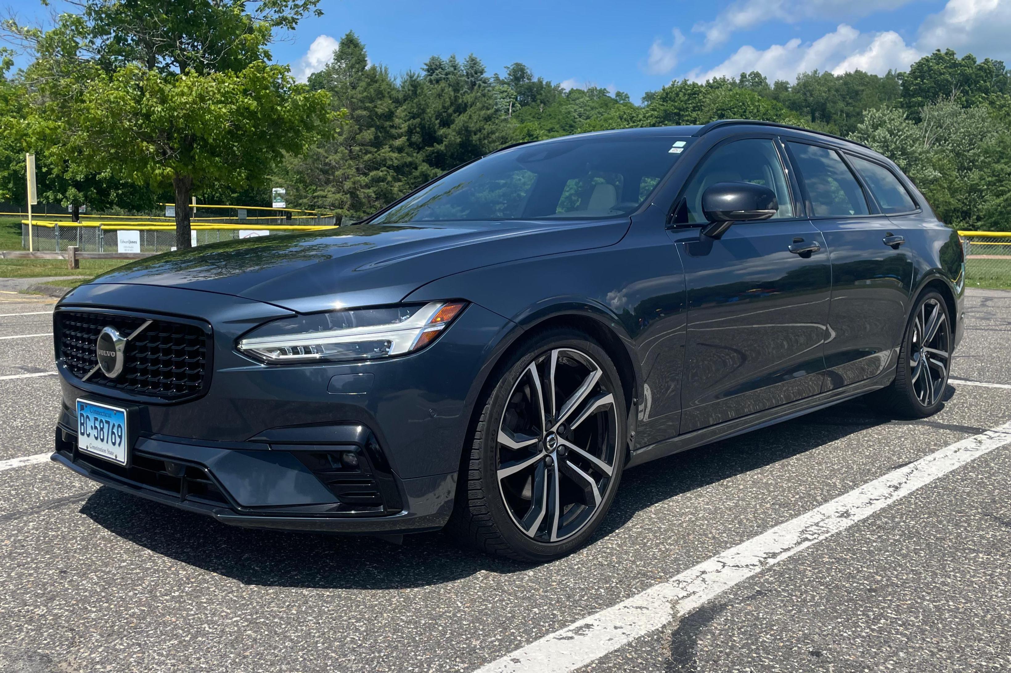 2021 Volvo V90 sold at auction for $20,500