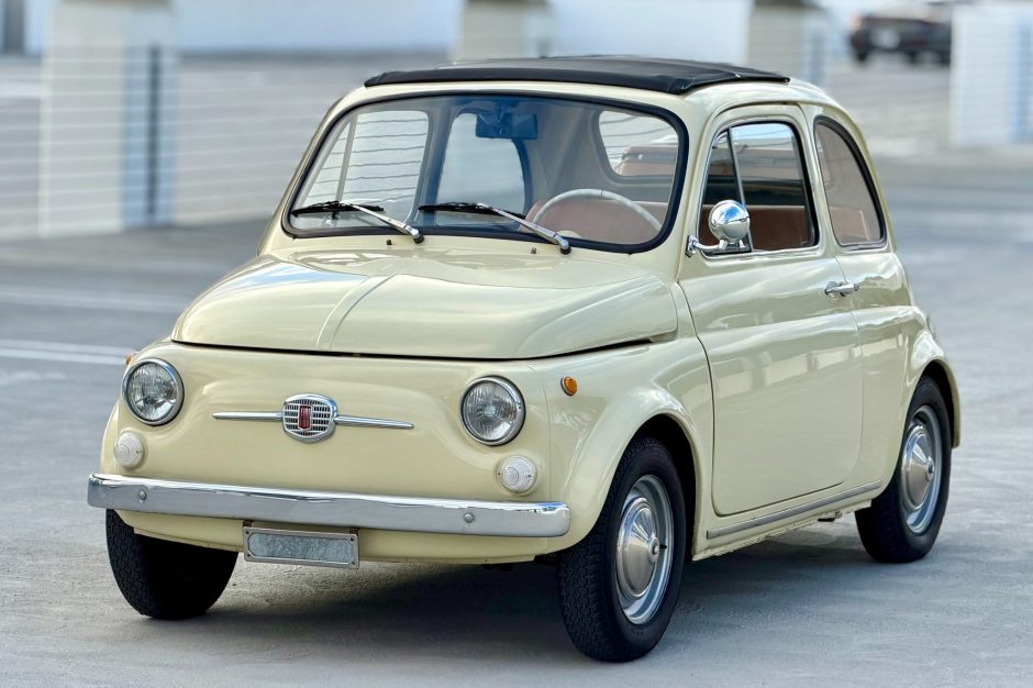 1966 Fiat 500 sold at auction for $29,000