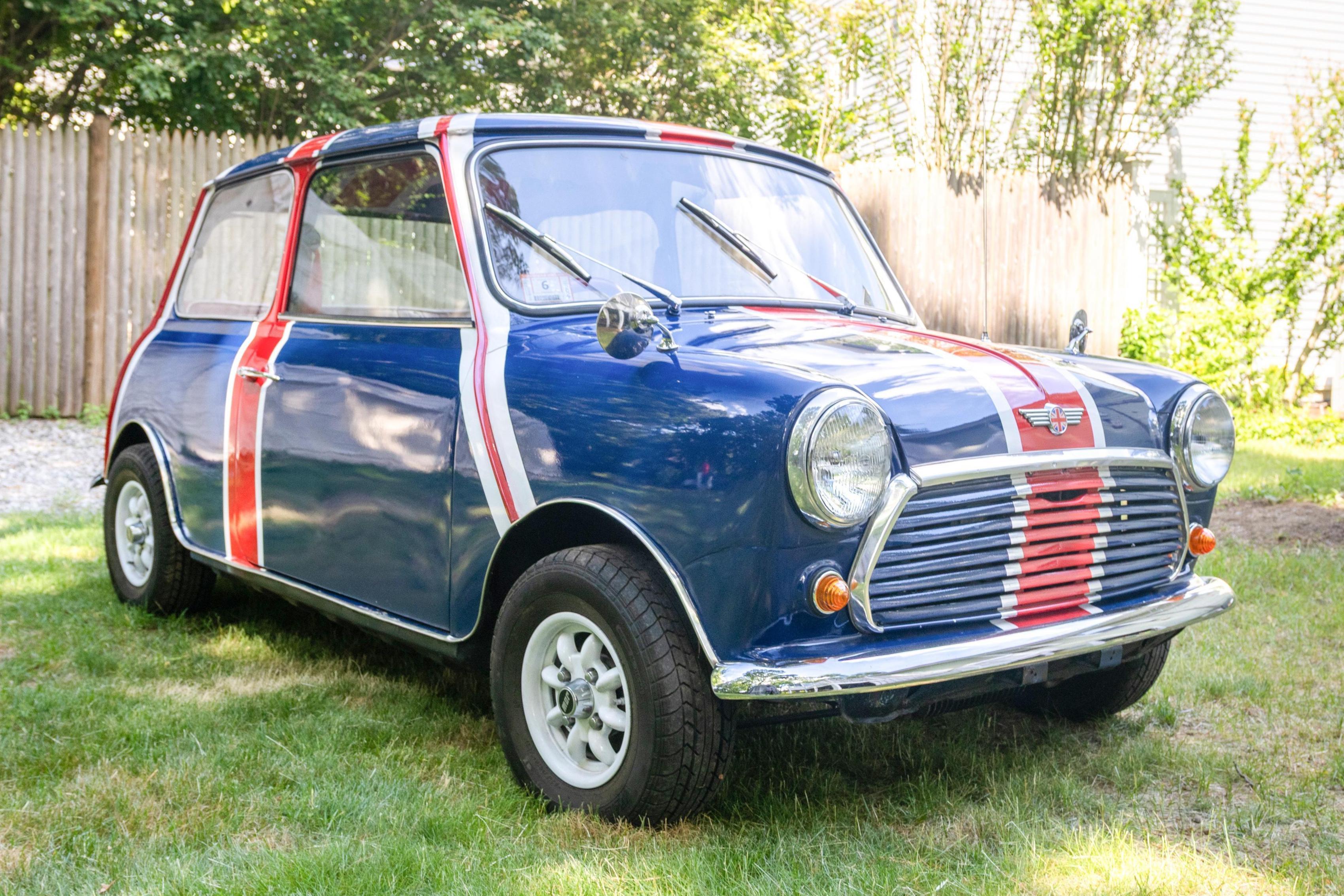 1973 Austin Mini Cooper sold at auction for $7,000
