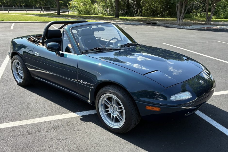 1994 Mazda MX-5 sold at auction for $11,200