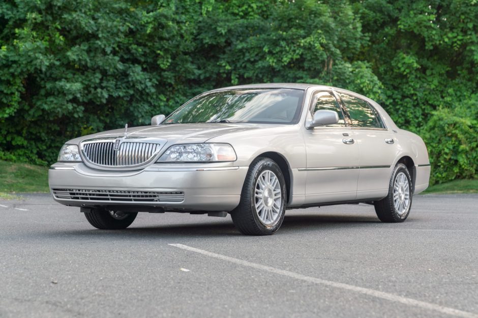 2011 Lincoln Town Car sold at auction for $20,500